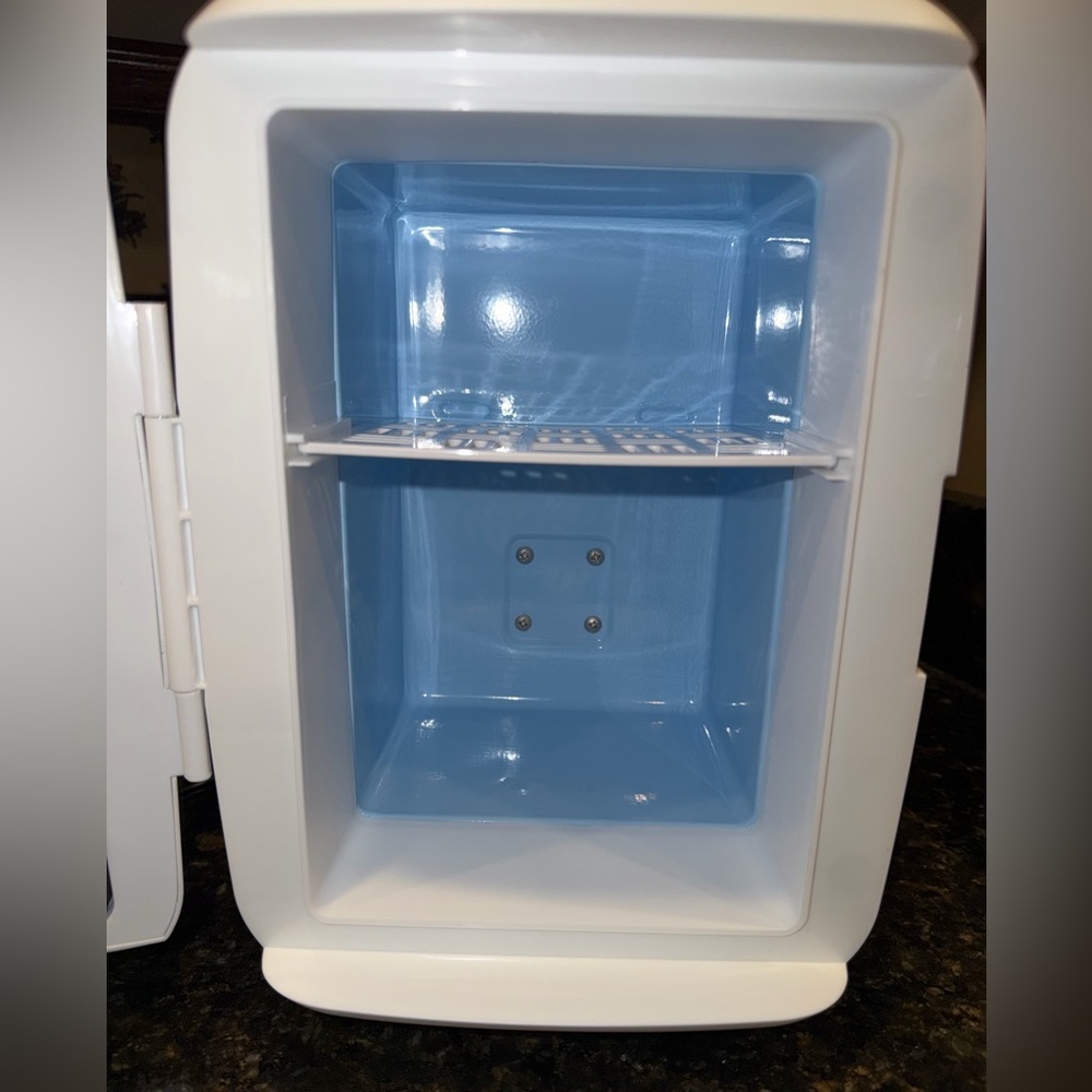 Cooluli White Mini Fridge for Car, Office, Dorm, Desk, Like New - Picture 5 of 11